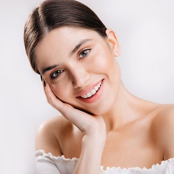 What is the difference between a smile makeover and a full mouth reconstruction?