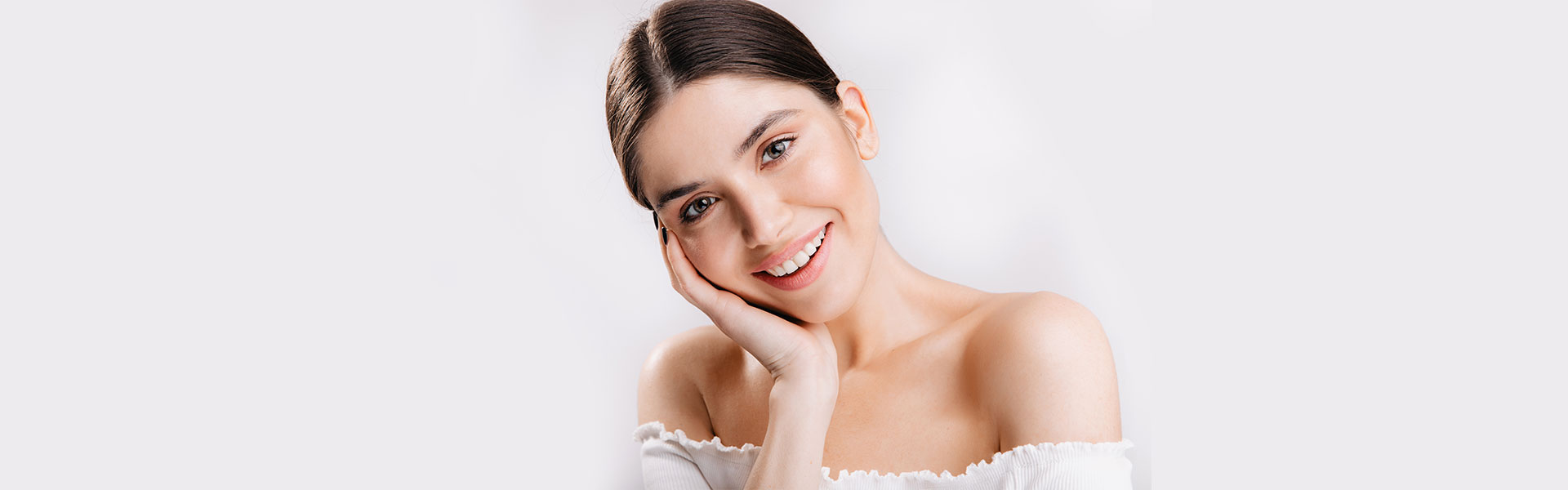 What is the difference between a smile makeover and a full mouth reconstruction?
